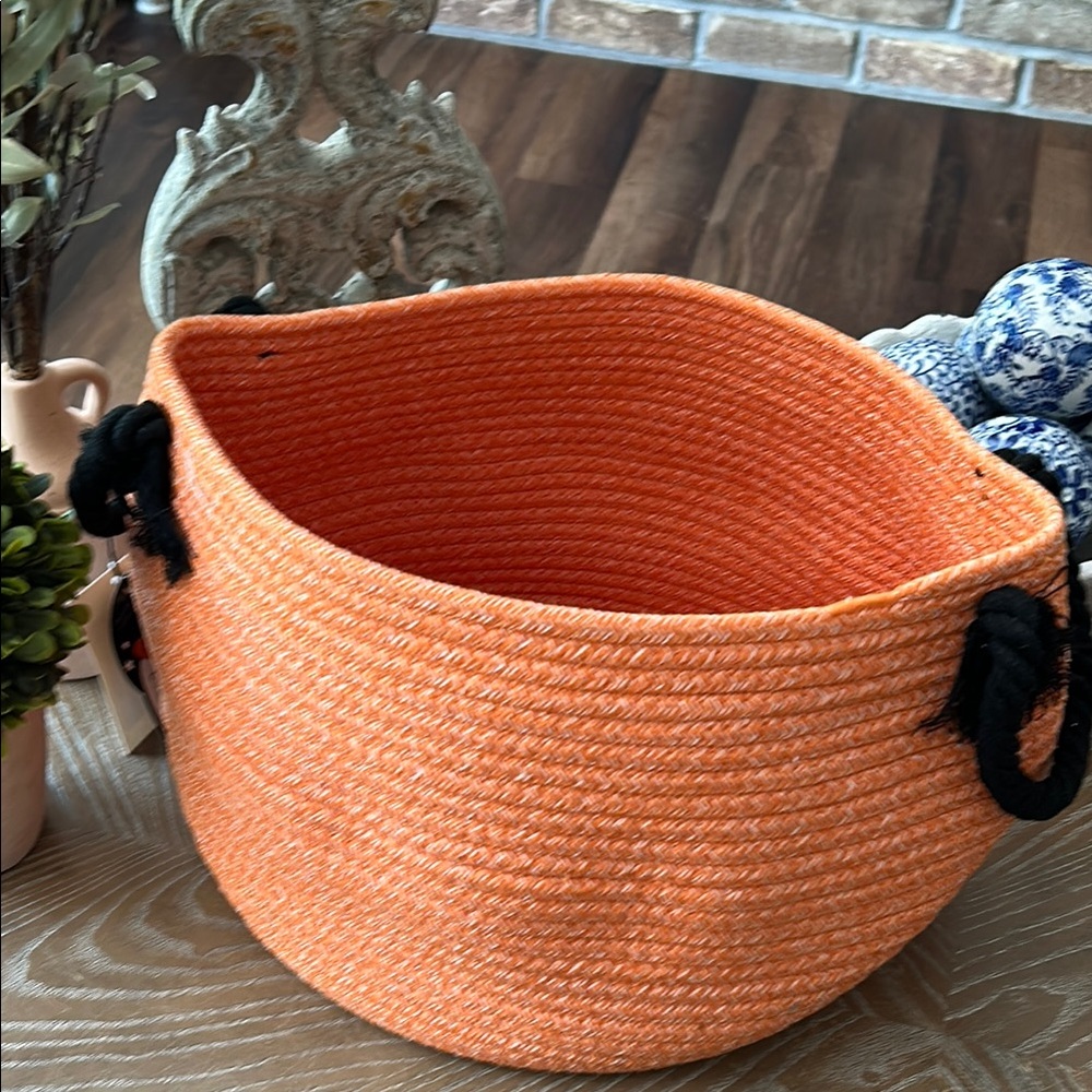 NEW! Classic Halloween Woven Pumpkin Jack-O-Lantern Basket with handles - Picture 6 of 9
